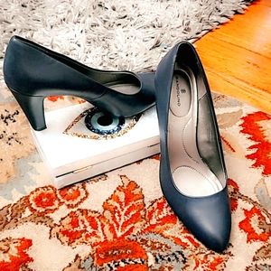 Blue, Closed-Toe Bandolino Heels/Pumps S9